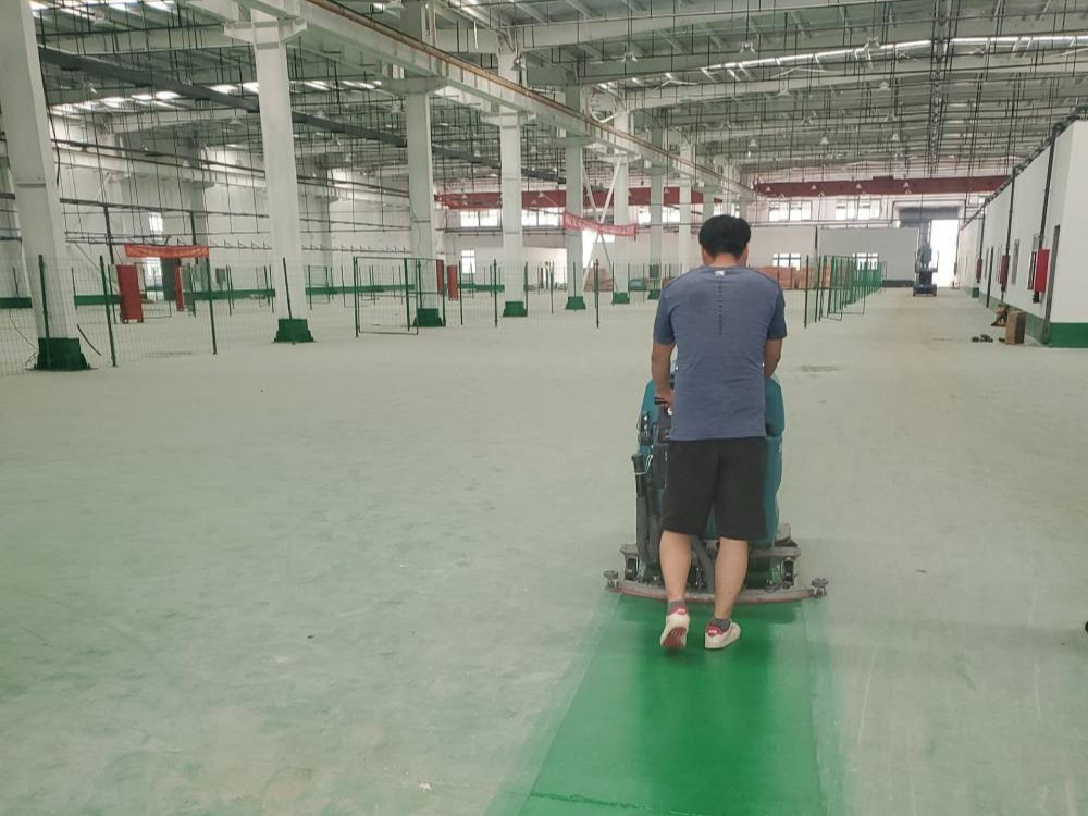 地下車庫使用洗地機(jī)時(shí)應(yīng)注意什么？