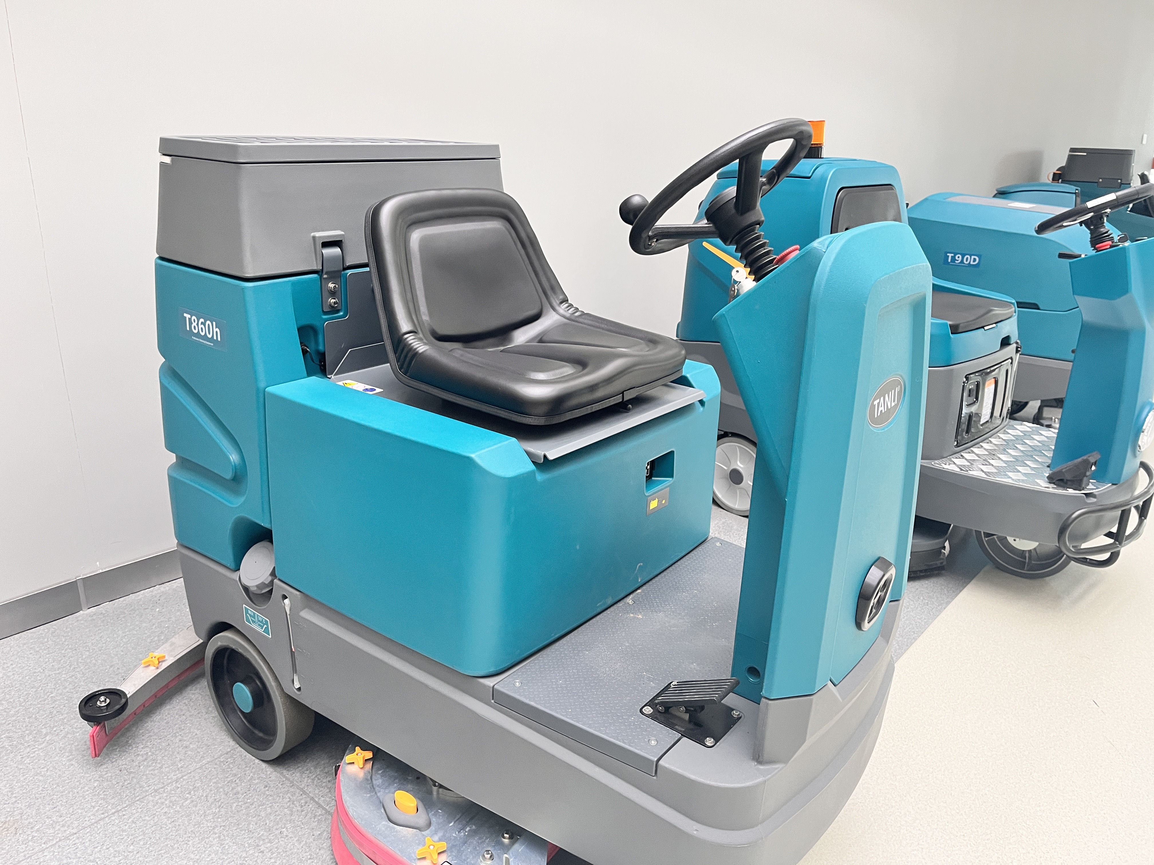 關(guān)于工廠洗地機，27年經(jīng)驗讓我們成為行業(yè)領(lǐng)袖！