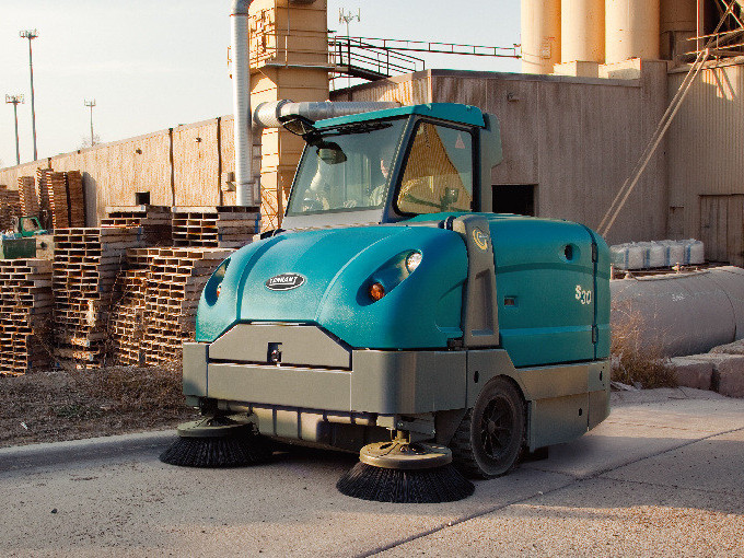 掃地機(jī)or洗地機(jī)？工廠清潔如何抉擇？