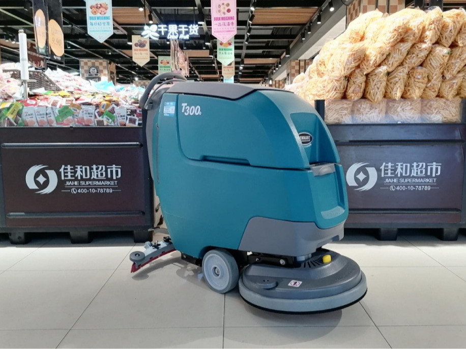 雨雪天氣地面濕污，超市該如何處理？