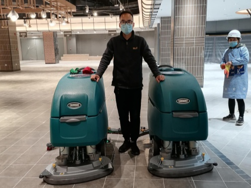 大型商場洗地機使用時要注意什么？