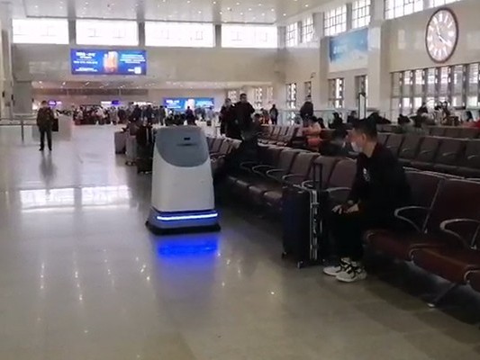 坦力無人大型掃地機“下凡”，車站清潔難題一鍵 “飛升”