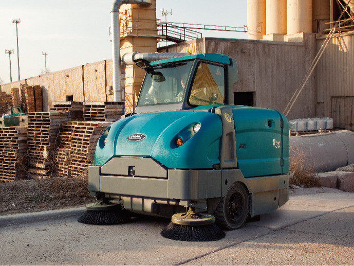 一年無(wú)休的環(huán)衛(wèi)工人，寒冬里要這樣使用掃地機(jī)