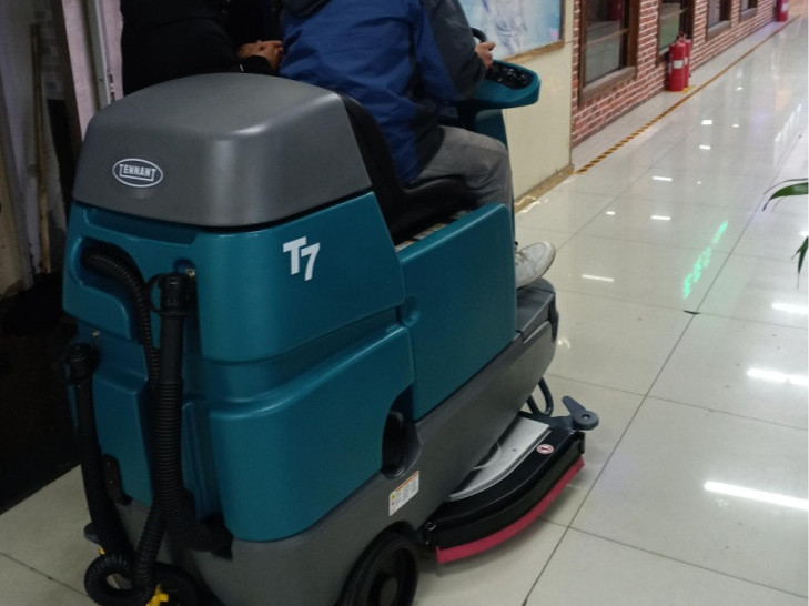 氣溫下降洗地機(jī)該如何保養(yǎng)？