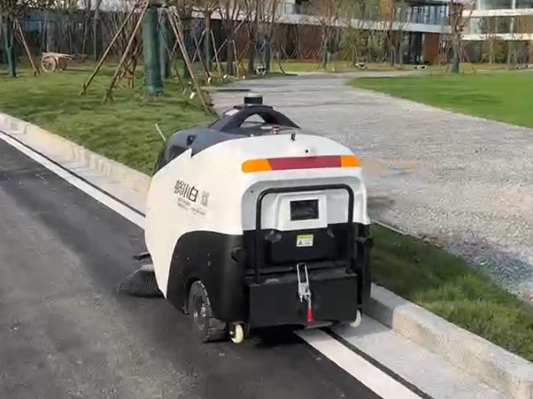 汽車組裝廠保潔難題破解：坦力機器人3小時橫掃油污碎屑