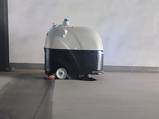 王楚欽孫穎莎晉級八強，坦力無人駕駛洗掃車清潔秀 “新招”！