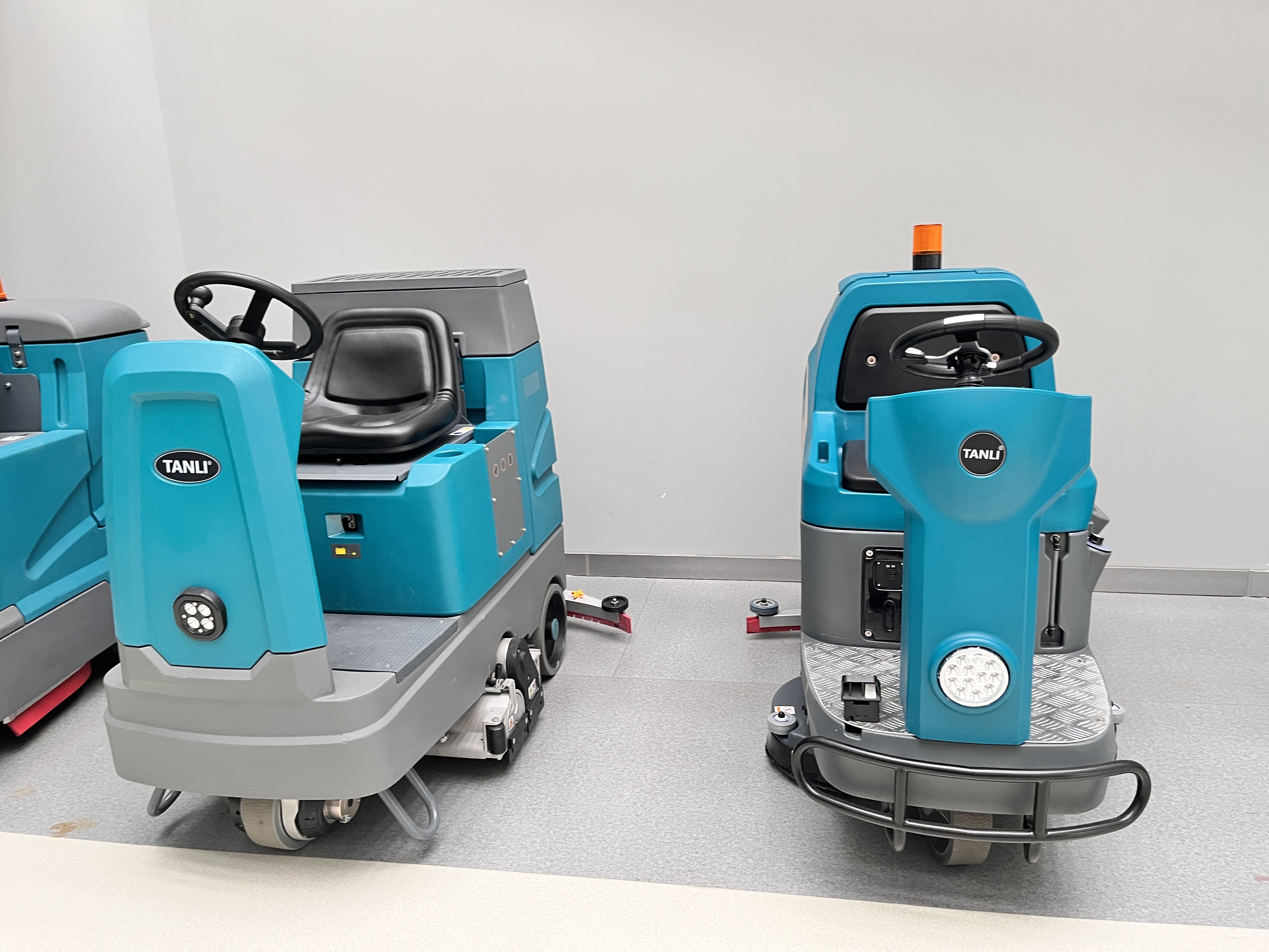 配備齊全的洗地機(jī)配件