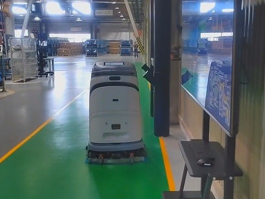 坦力工廠洗地機器人：80kg 重壓之下，讓環(huán)氧地坪 “逆生長”