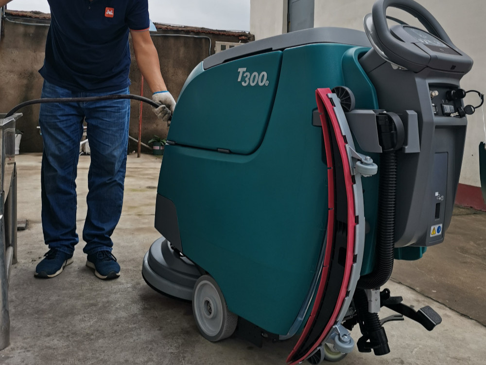 工廠車間洗地機(jī)的保養(yǎng)手冊看這里！