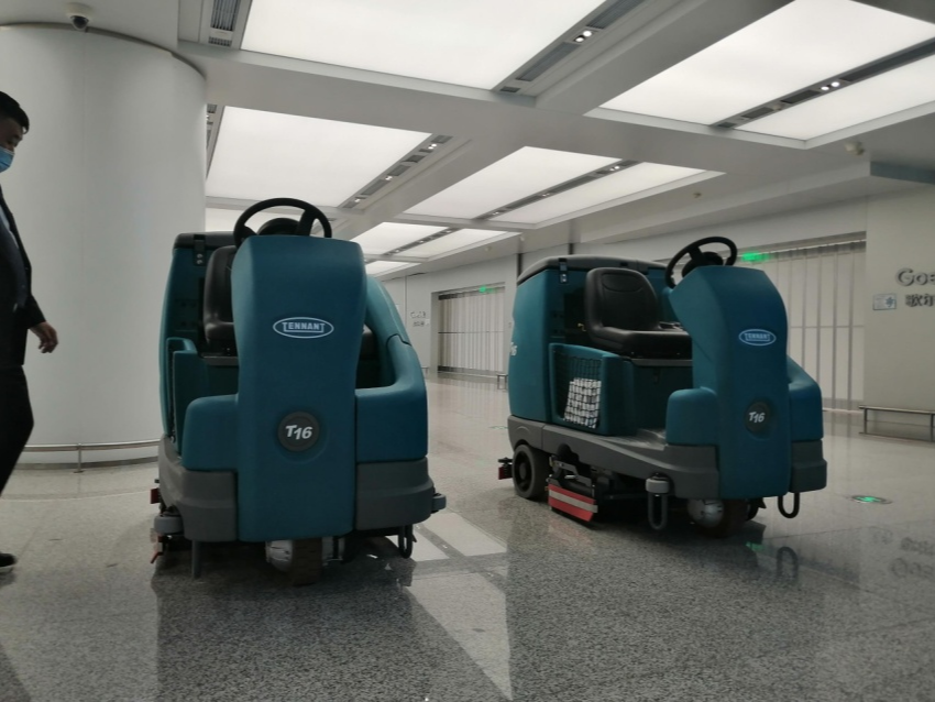 洗地機(jī)是租還是買？看完你就知道