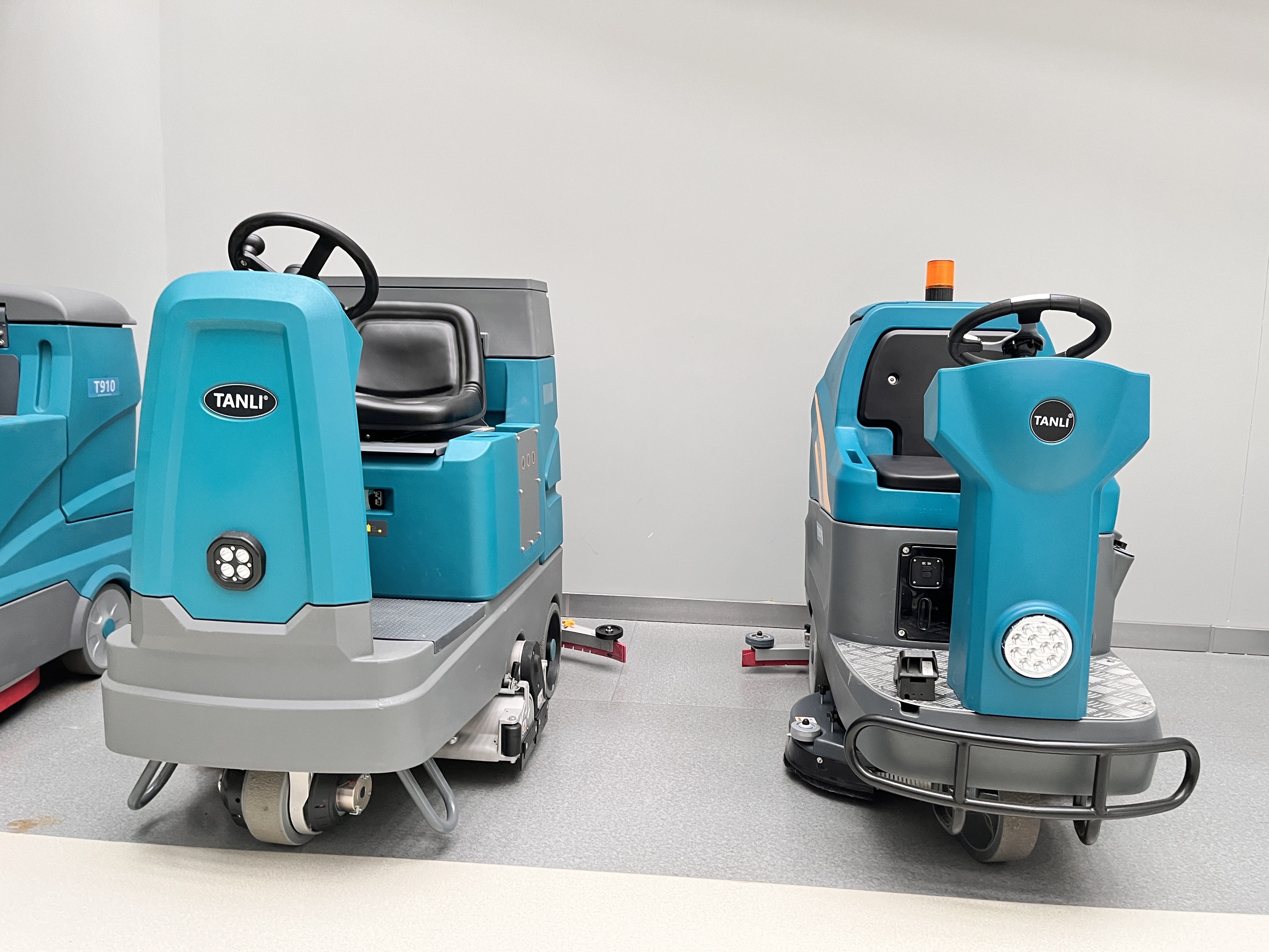 洗地機(jī)給您的工作環(huán)境凈化