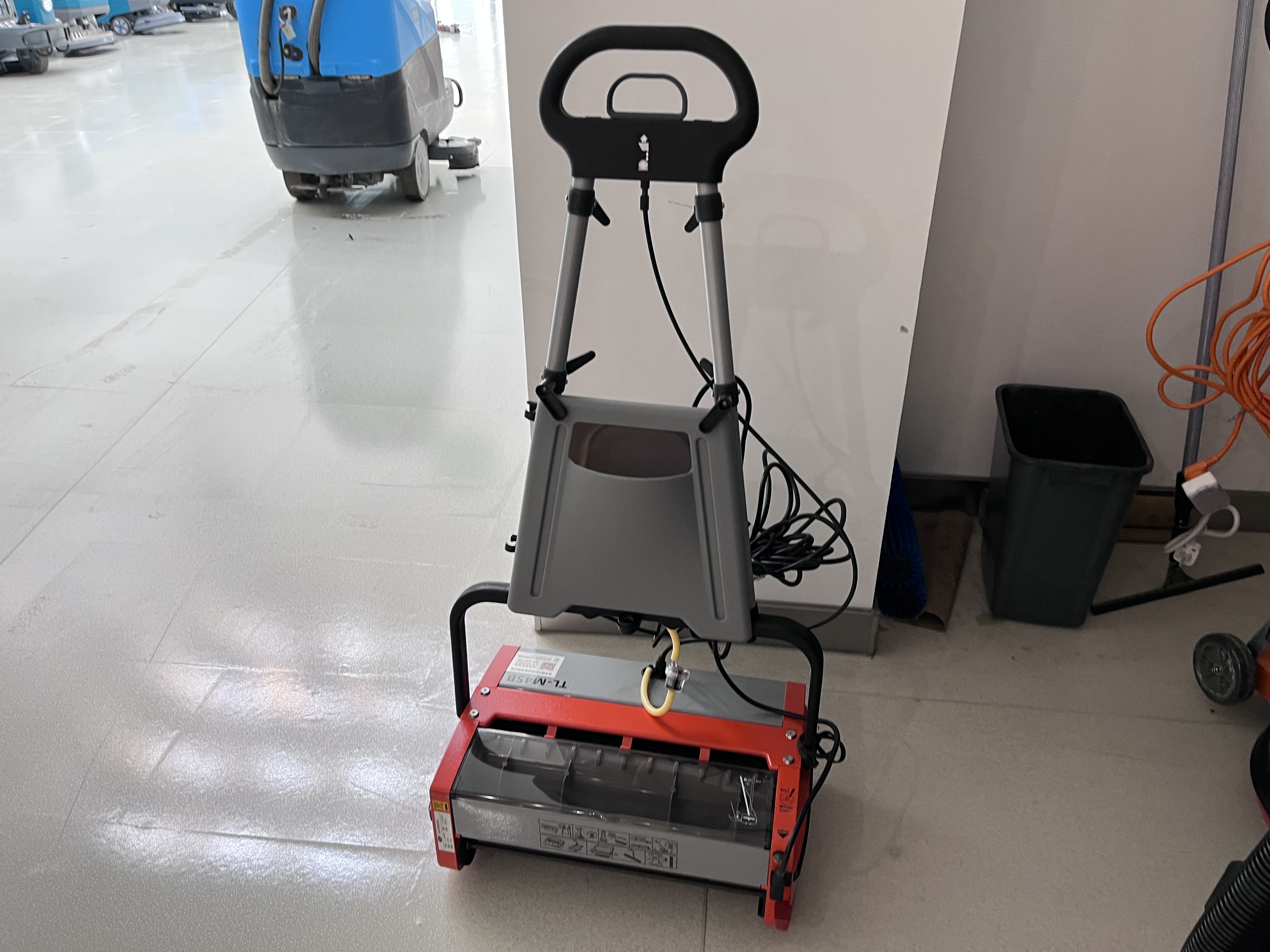 懶人福音！扶梯清洗機為你解決扶梯清潔難題