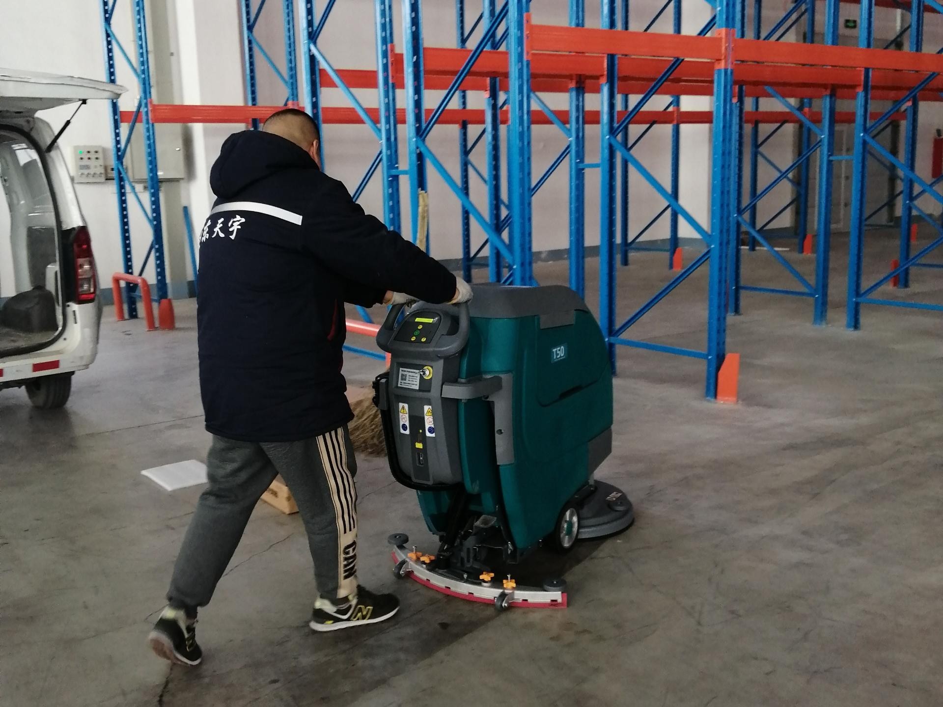 工廠(chǎng)洗地機(jī)：保障生產(chǎn)環(huán)境衛(wèi)生